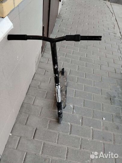 Самокат трюковой, изношенный