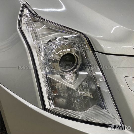 Стекло для фары Cadillac SRX 2 (2009-2017) Правое