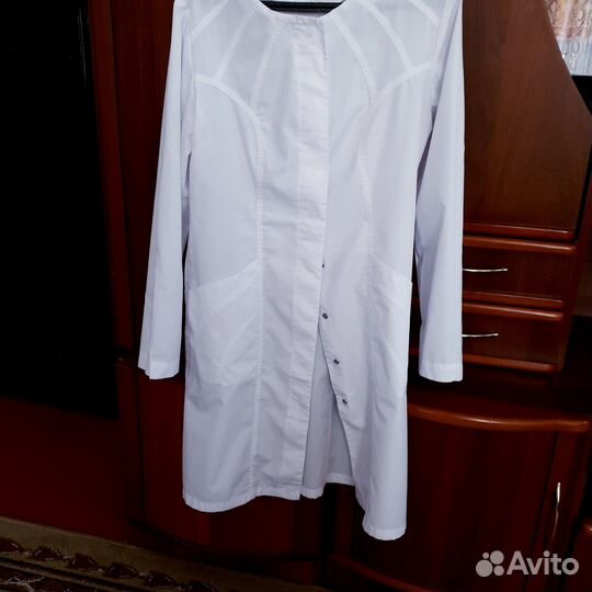 Белый медицинский халат