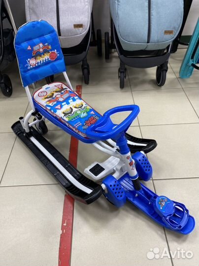 Детский снегокат с колесами