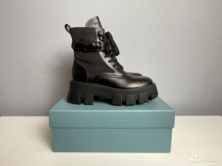 Ботинки черные Prada