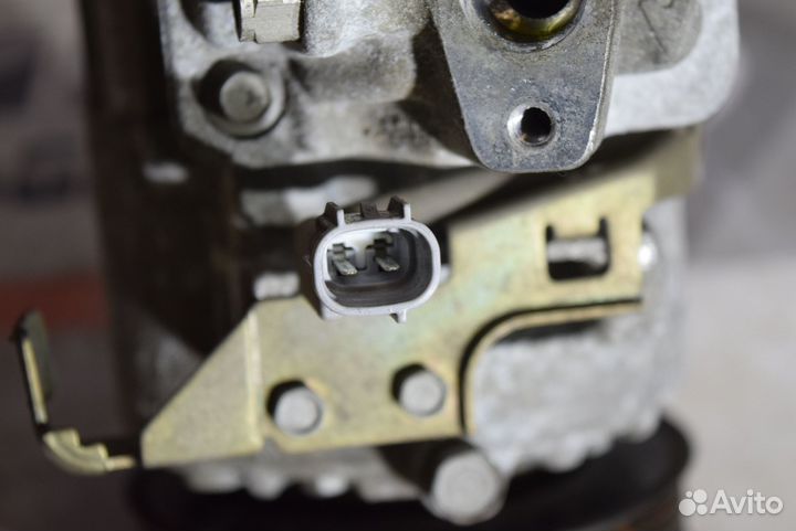 Компрессор кондиционера c Toyota Crown Majesta UZS