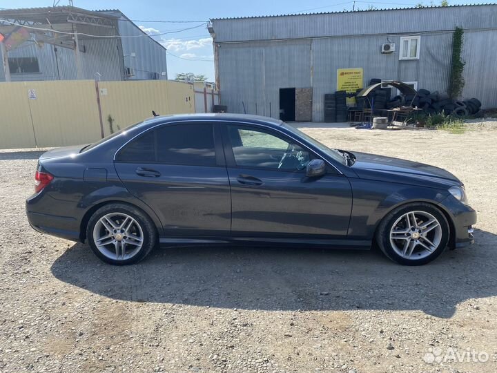 В разборе Mercedes W204 1.6 M274 C180