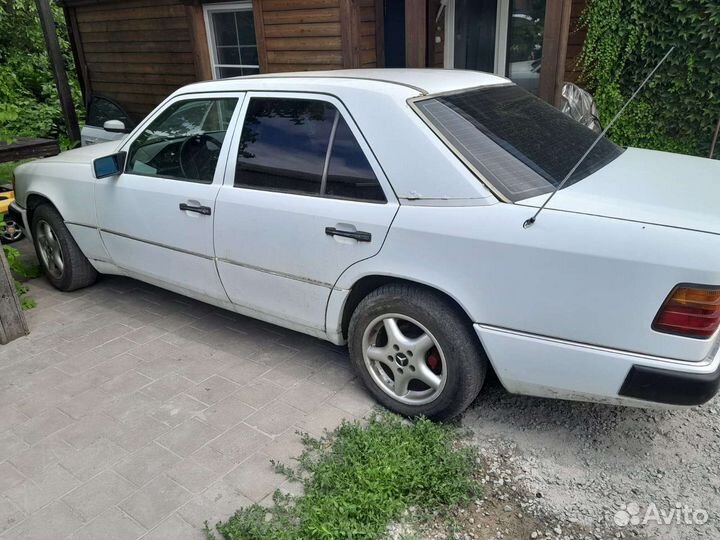 Автомобиль на запчасти разбор Mercedes E 124