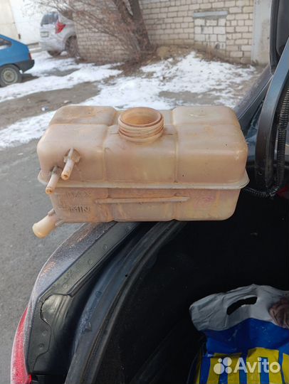 Расширительный бачок на LADA priora