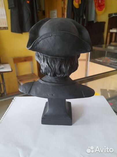 Брозовая статуэтка Петра 1