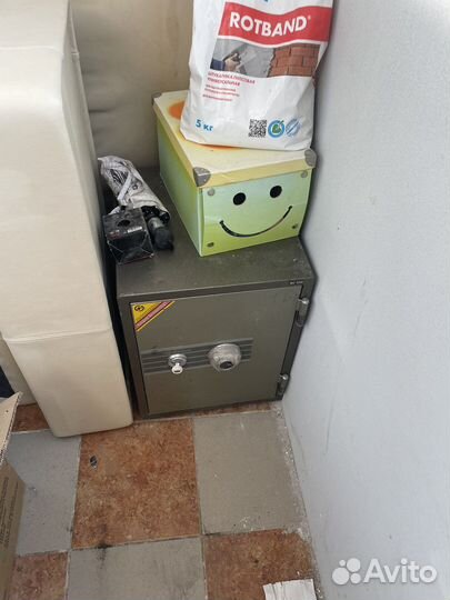 Сейф металлический