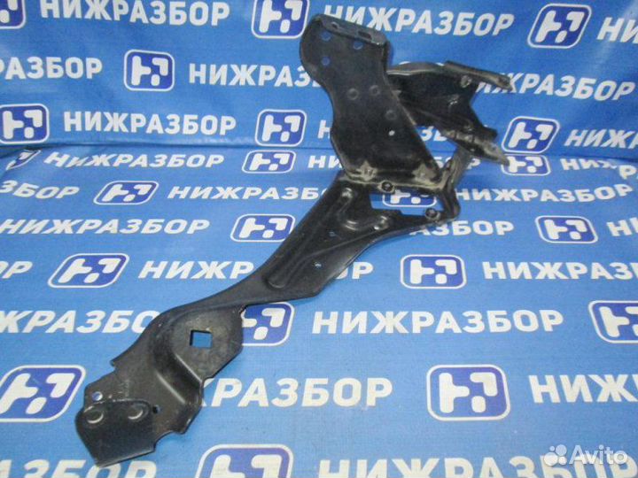 Кронштейн фар левый Mercedes C W204 2007-2015