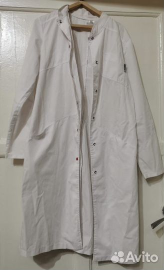 Белый медицинский халат
