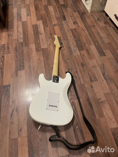 Продам электрогитару fabio