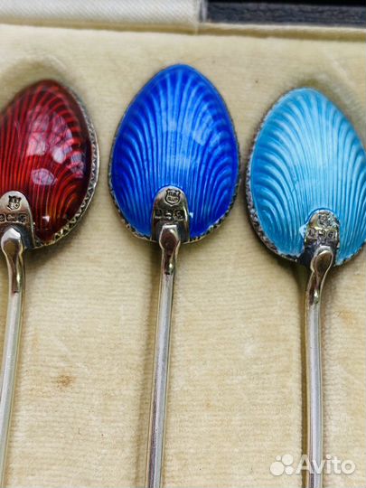 Комплект серебряных ложек с эмалью в футляре