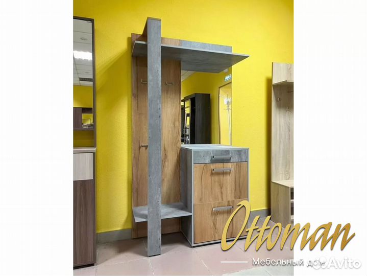 Прихожая с вешалкой