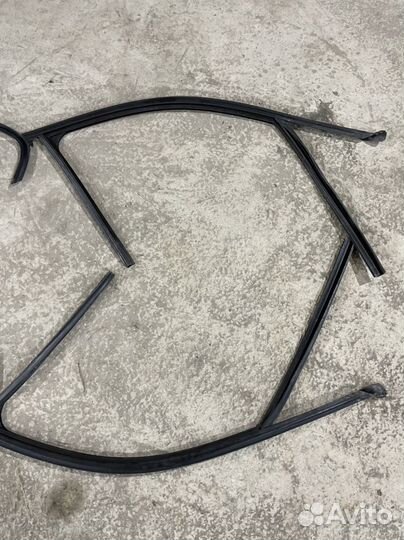 Уплотнитель стекла двери передний правый bmw f30