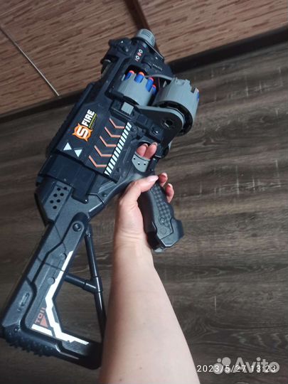 Бластер типа нерф