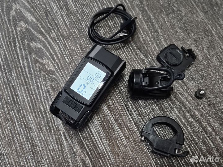 Велокомпьютер с фонариком и звонком