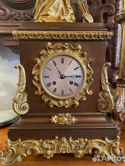 Старинные каминные часы