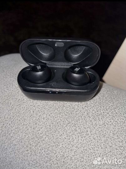 Беспроводные наушники jbl