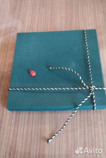 Подарочная коробка