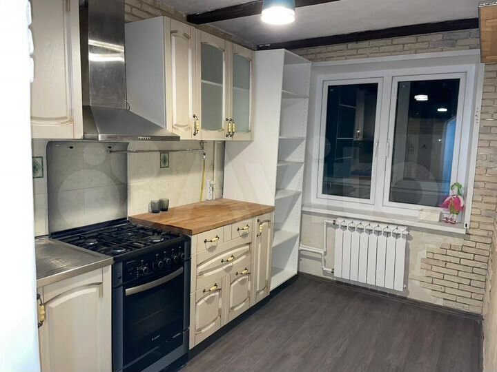 2-к. квартира, 50 м², 3/3 эт.