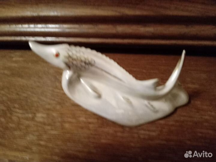 Статуэтка осётр