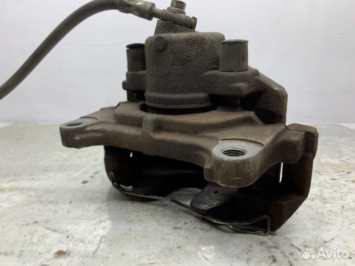 Суппорт передний левый Volkswagen Passat Cc 2.0