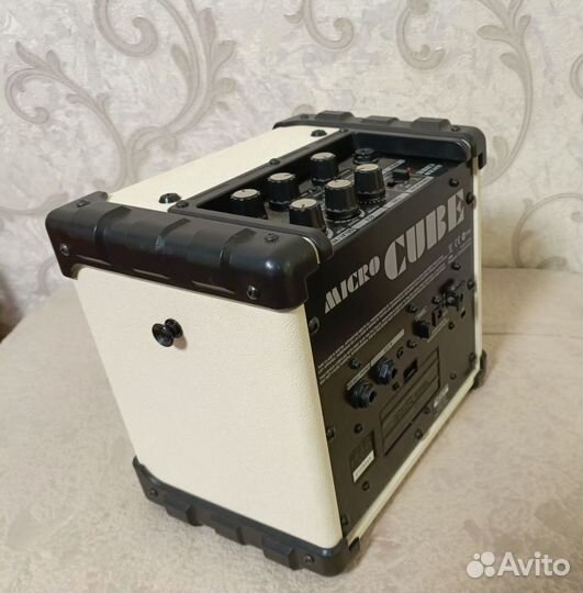 Гитарный комбоусилитель Roland micro cube white