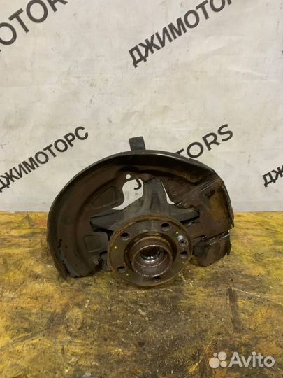 Кулак поворотный передний левый ступица Volvo V70