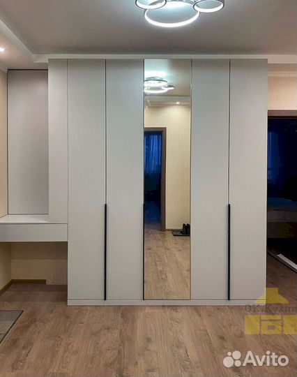 Шкаф с зеркалом