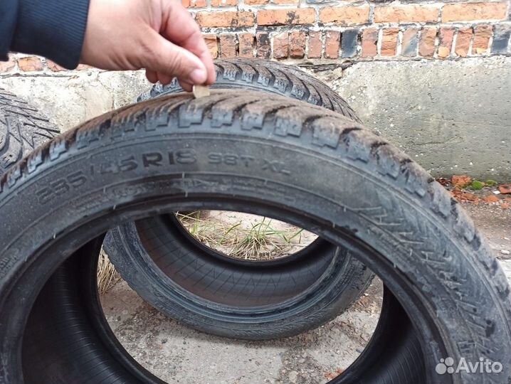 Nokian Tyres Hakkapeliitta 1 235/45 R18