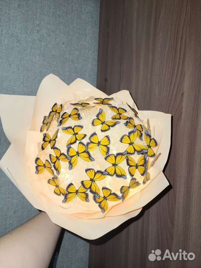 Светящийся букет из бабочек