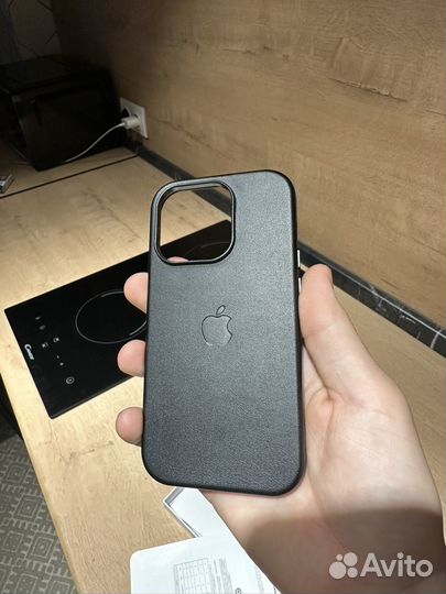 Чехол на iPhone 14 pro кожаный