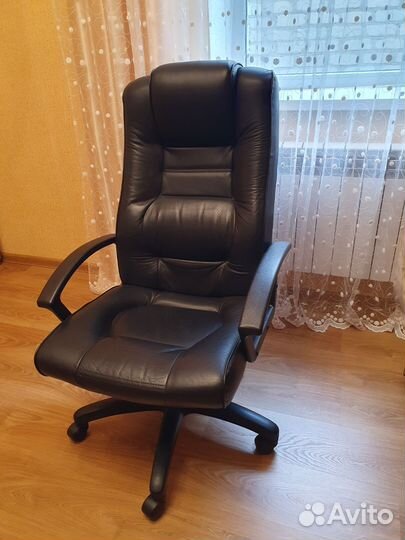 Компьютерный стол и стул