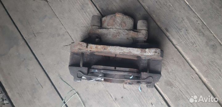 Продам суппорт левый на honda accord 7 (Европа )