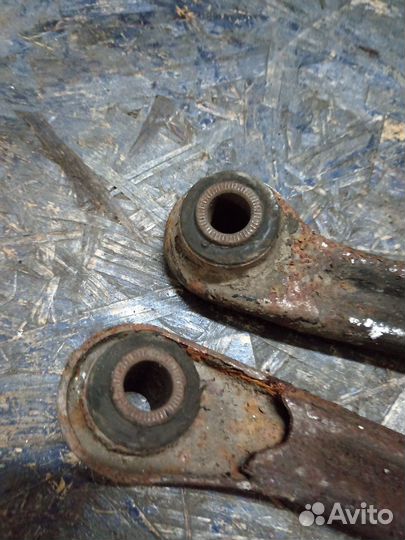 Задние левые продольные рычаги Hyundai Accent 2,3