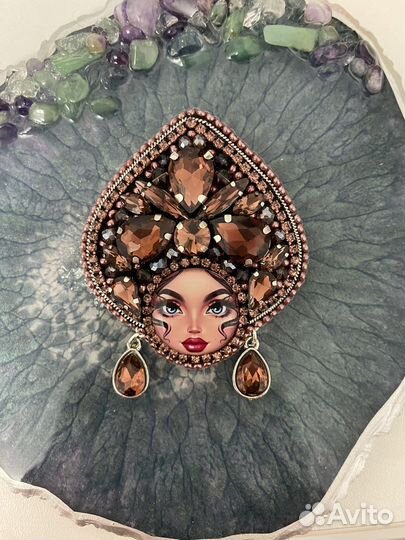 Брошь «Матрёшка» в бежевом,коричневом цвете