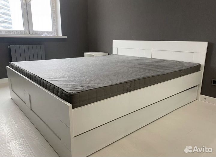 Кровать IKEA двухспальная 180х200