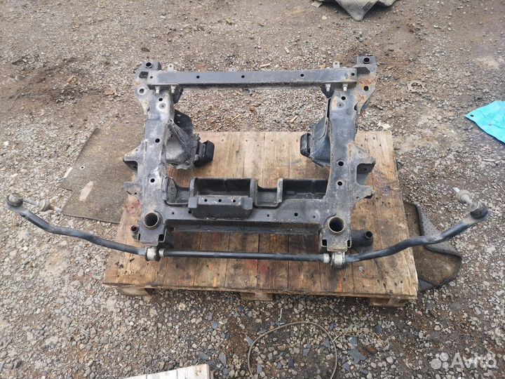 Подрамник передний Toyota Rush J200E 3SZ-VE