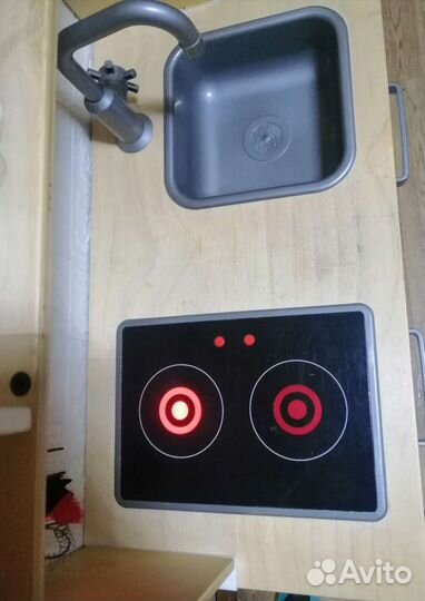 Кухня икея, мольберт и игрушки