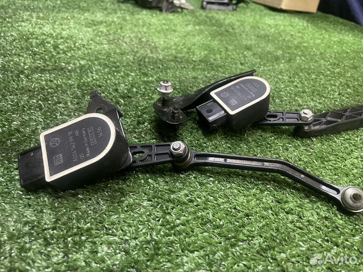 Датчик положения кузова на Мерседес