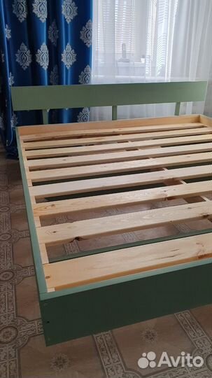 Кровать из массива дерева