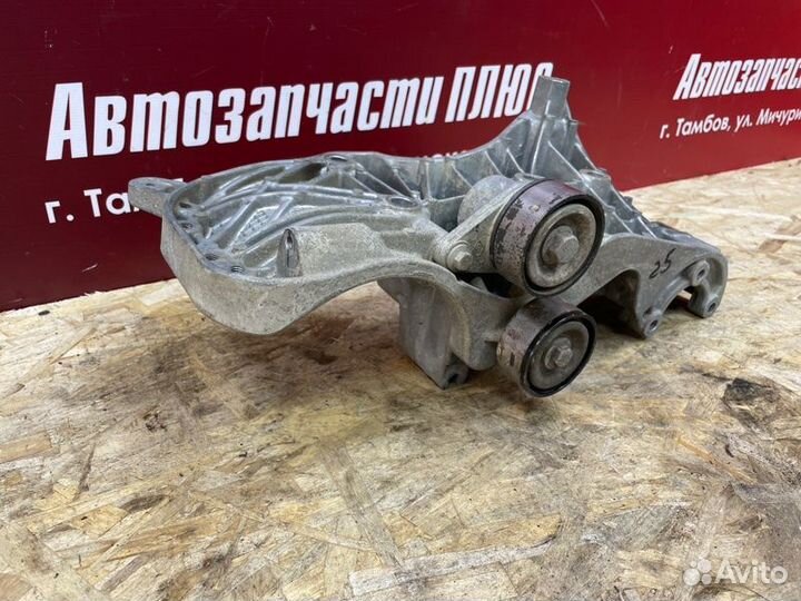 Кронштейн генератора Renault Logan