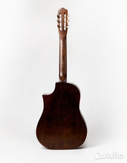 Акустическая гитара с вырезом
