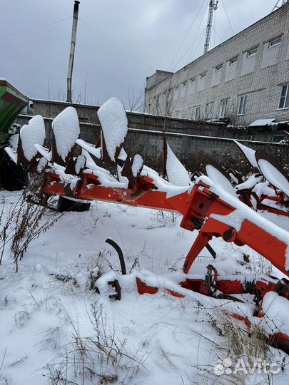 Плуг оборотный 8 корпусный