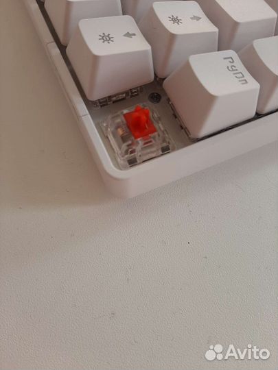 Механическая клавиатура на красных свичах