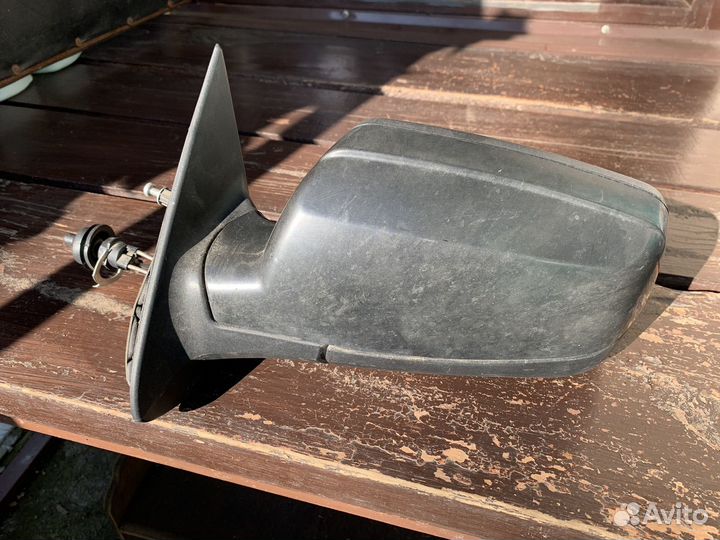 Зеркало заднего вида