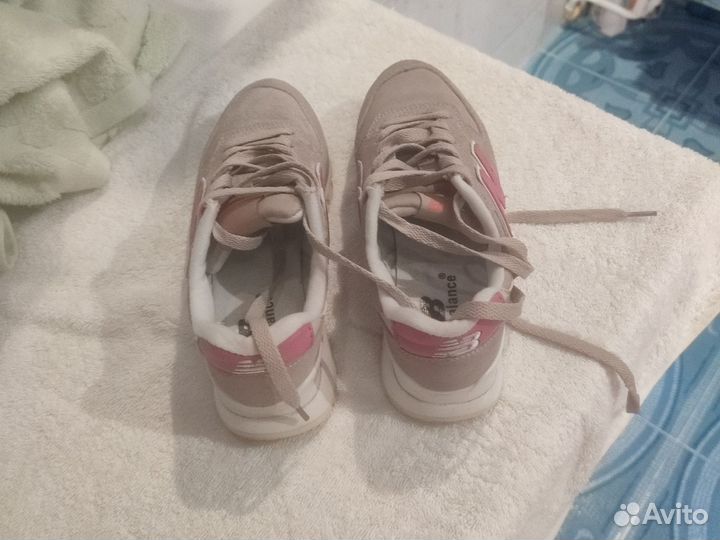 Кроссовки женские
