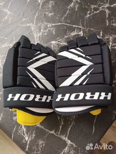 Краги хоккейные детские 10. В отличном состоянии