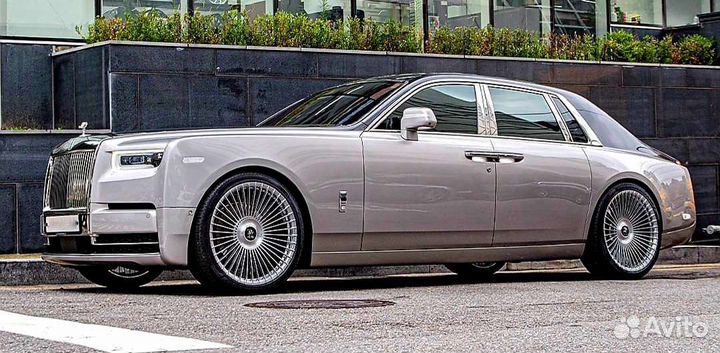 Кованые диски R24 на Rolls-Royce Cullinan RR31