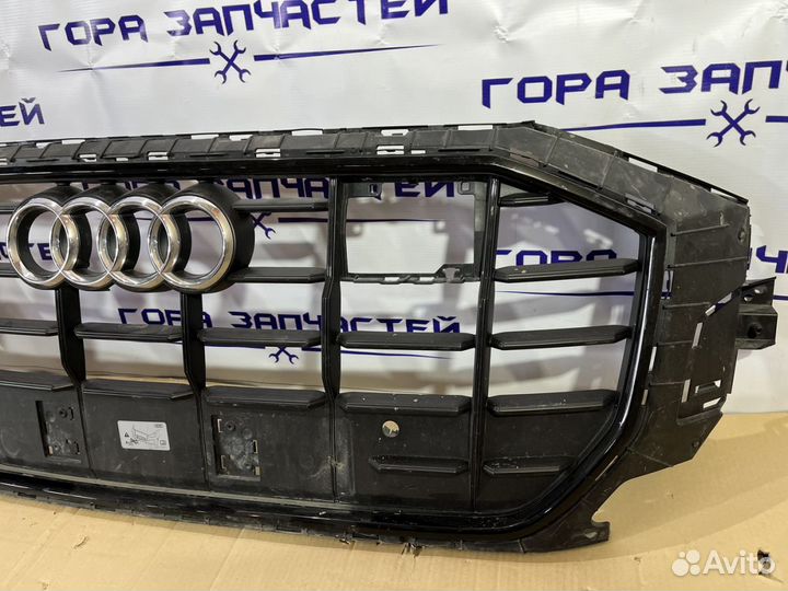 Решетка радиатора Audi Q8