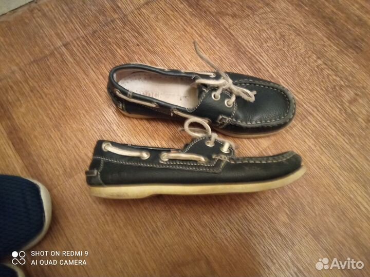 Туфли (32 размер) и кроссовки (30 размер)